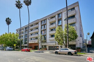 Building Photo - 533 S St Andrews Pl