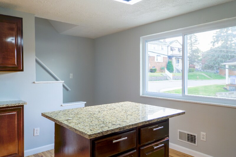 Building Photo - 526 Magazine St