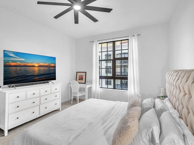 Building Photo - 801 S Olive Ave