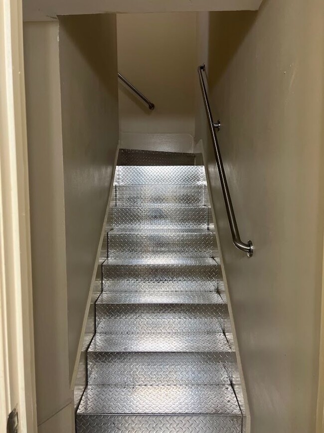 Building Photo - ORANGE TREE - WEST CAMPUS - AUGUST 2026 MOVE IN