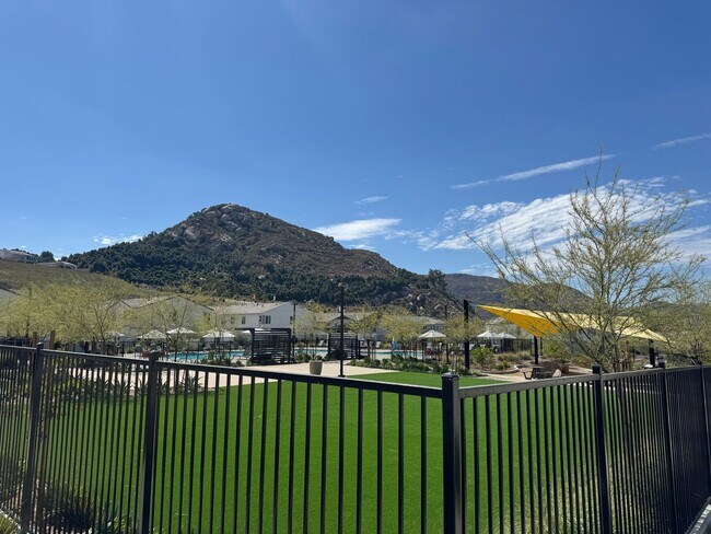 Building Photo - Gorgeous Citro Townhome for Rent