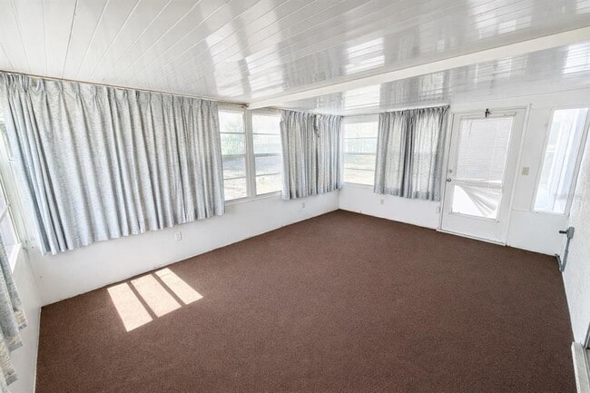 Building Photo - 3442 N Tamarisk Ave