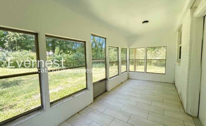 Building Photo - 3250 Cloverwood Dr