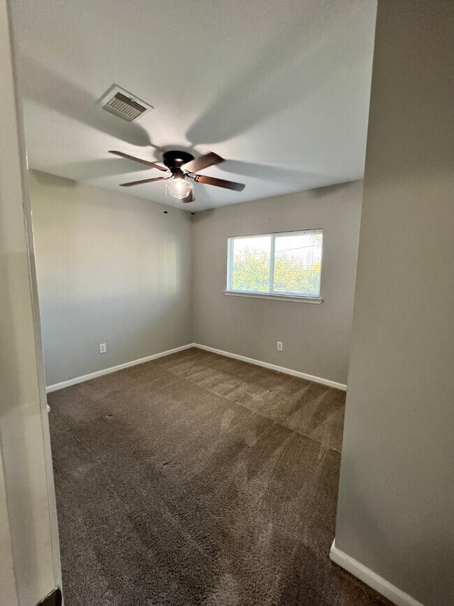 Building Photo - 11711 Chanteloup Dr