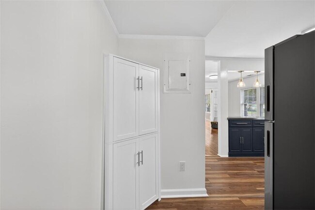 Building Photo - 240 E 5th Ave