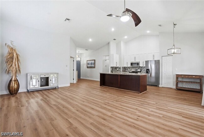 Building Photo - 670 Lambton Ln