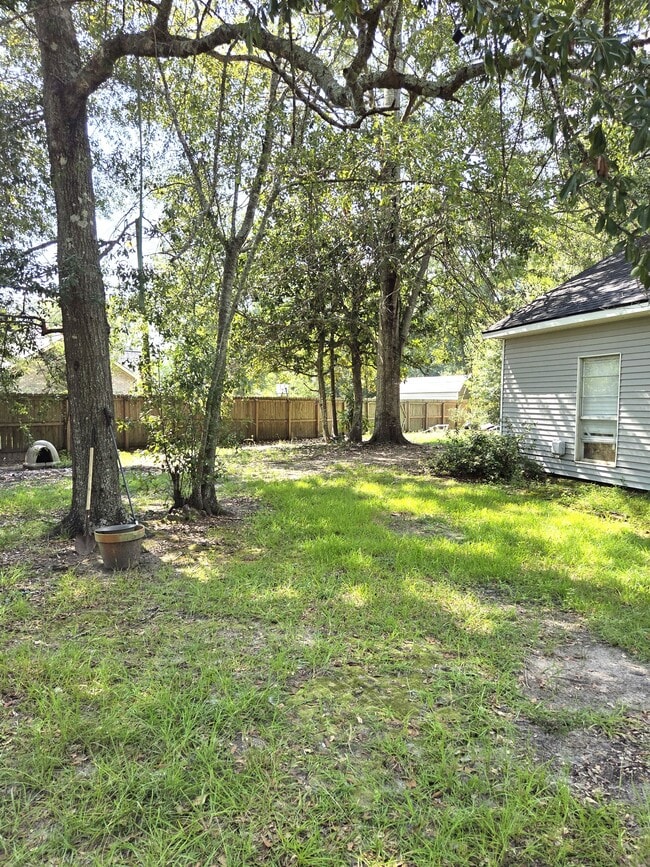 Building Photo - 415 Co Rd 758