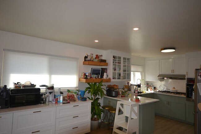 Building Photo - Hayward 3Bed/2Ba Bright & Modern Home with...