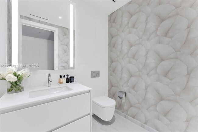 Building Photo - 300 Biscayne Blvd Way