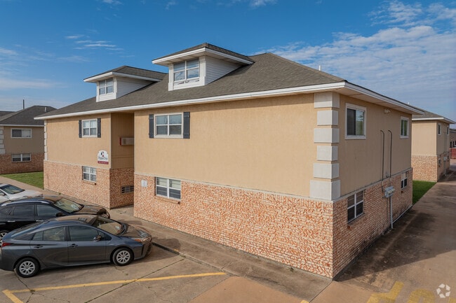 Building Photo - Peppertree Apartments