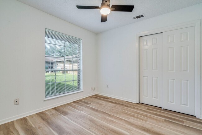 Building Photo - 1306 Glenda Dr