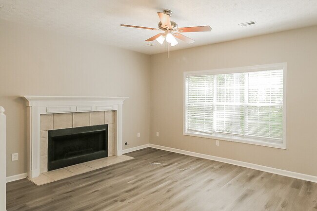 Building Photo - 330 Derby Dr