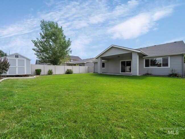 Building Photo - Beautiful North Meridian Home with Upgrade...