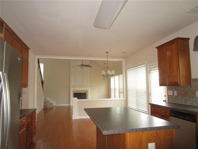 Building Photo - 2272 Young America Dr NE