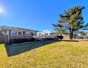 Building Photo - 5801 Townley Ave