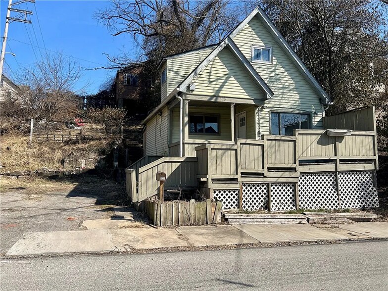 Primary Photo - 328 Clugston Ave