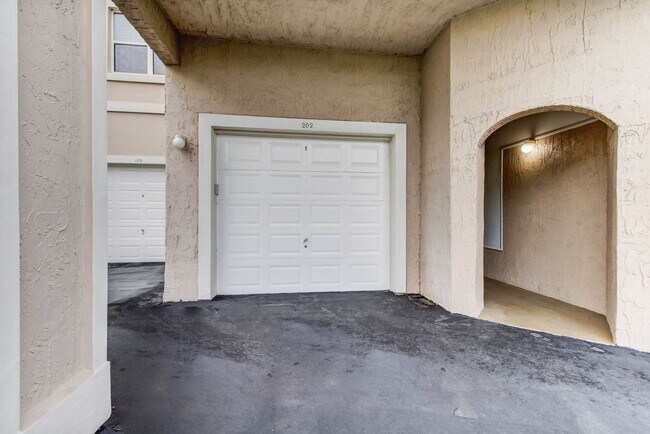 Building Photo - 403 Tarpon Ave