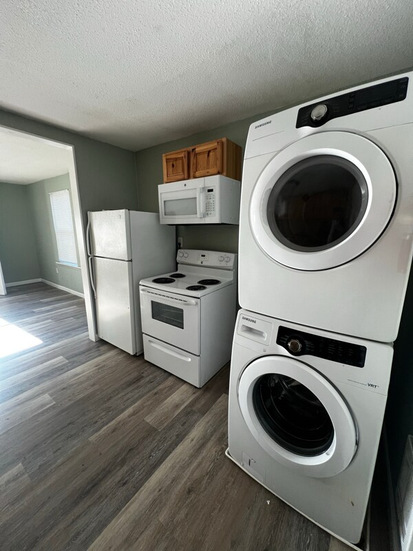 Building Photo - 122 S National Ave