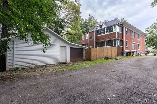 Building Photo - 145 N Keats Ave