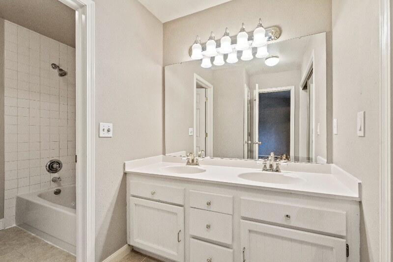 Building Photo - 765 Meaghan Pl