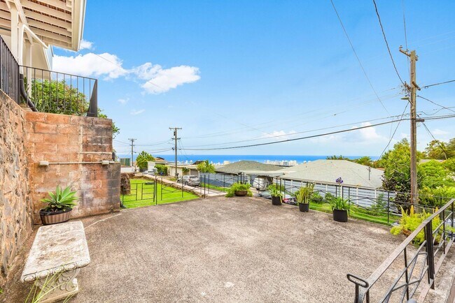 Building Photo - Charming 4-bedroom, 2-bathroom single-family home