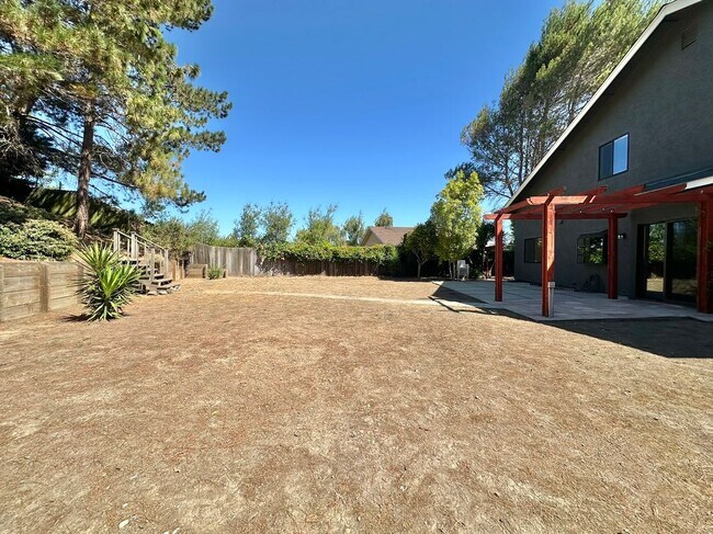 Building Photo - 768 Rose Dr