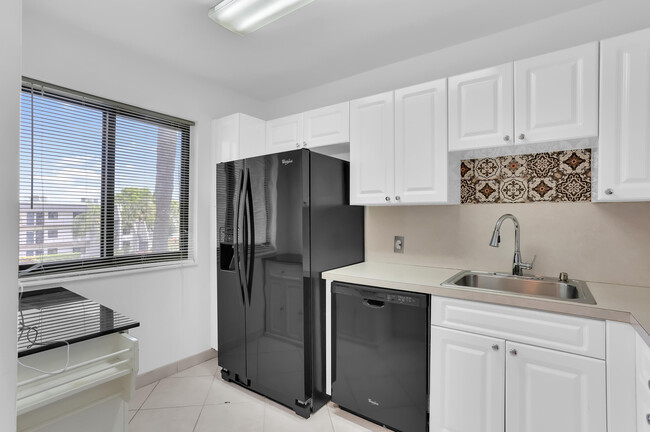 Building Photo - 4290 Deste Ct