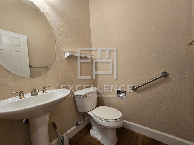 Building Photo - 3/2.5 Home + Office with 2219SF of Beautif...