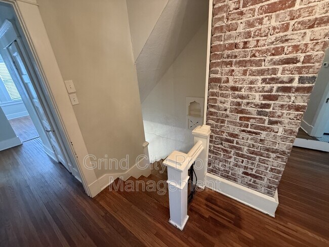 Building Photo - 653 Anderson St