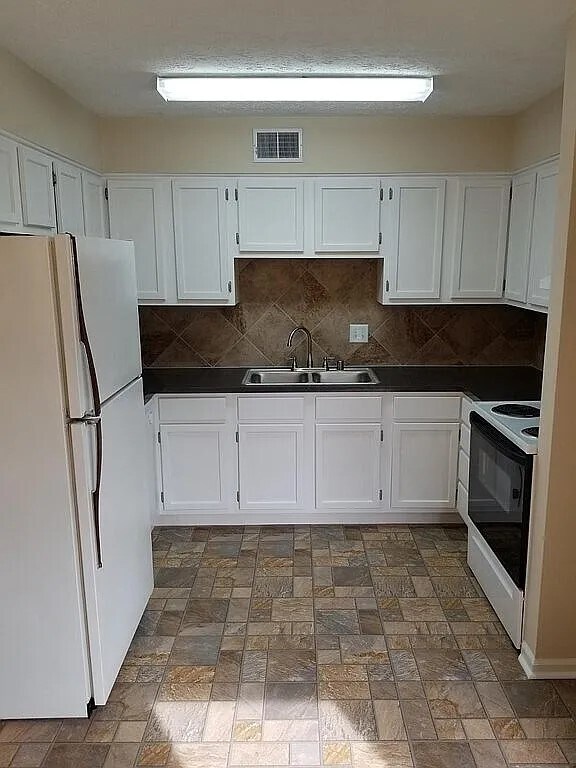 Kitchen - 1310 Louisville Rd