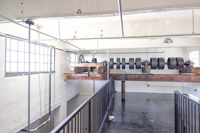 Building Photo - 2400 S Ervay St