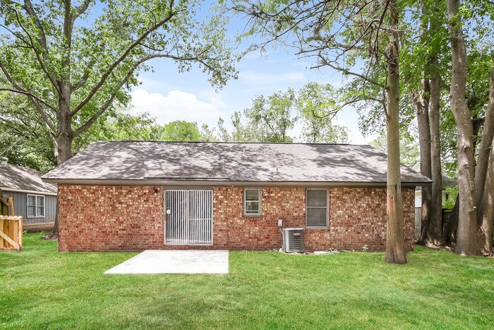 Building Photo - 209 Bluebell Ave