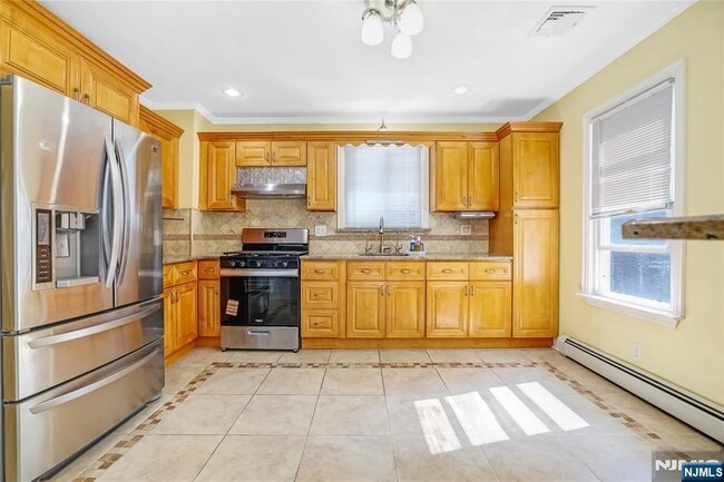 Building Photo - 25 Smith Ave