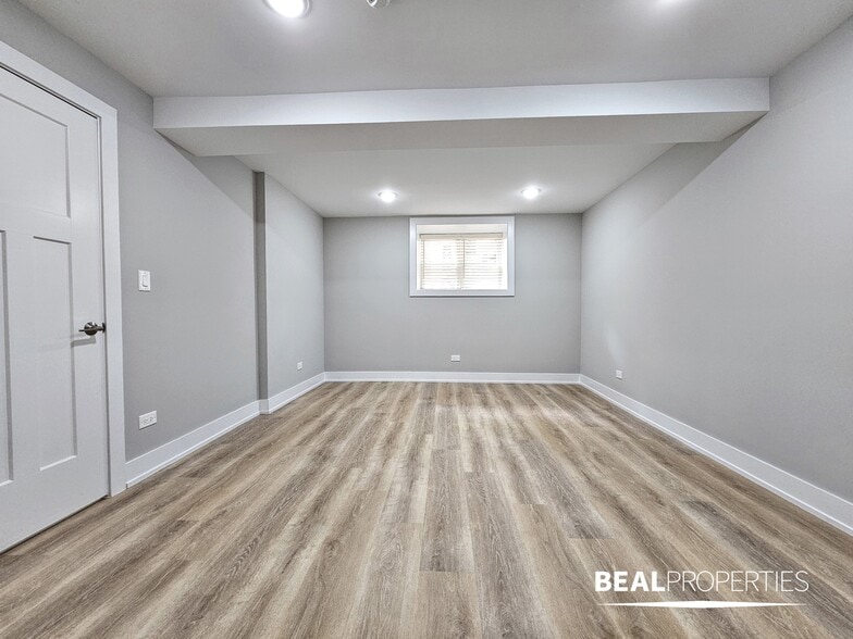 Building Photo - 428 W Belden Ave