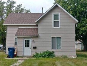 Building Photo - 525 2nd St SE