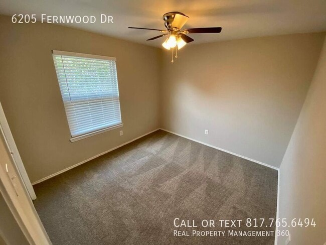 Building Photo - 6205 Fernwood Dr