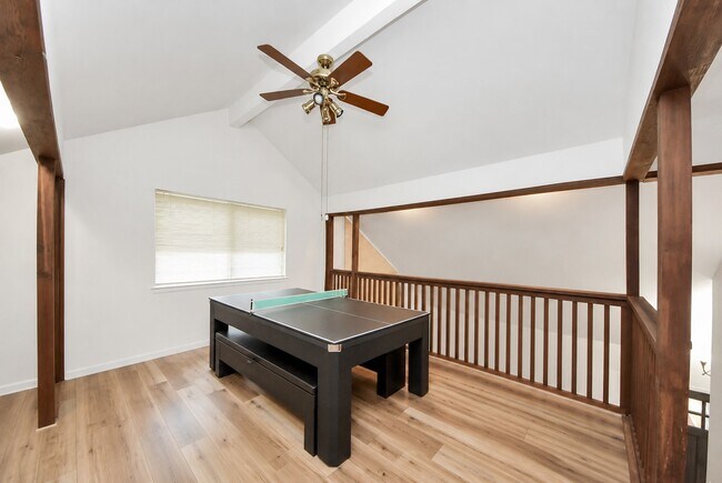 Building Photo - 18 N Deerfoot Cir
