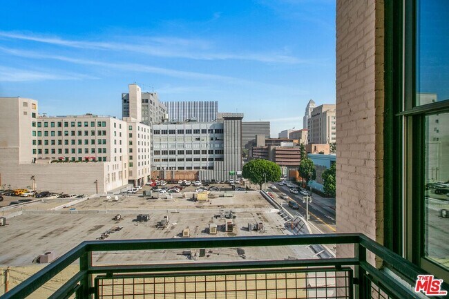 Building Photo - 253 S Broadway