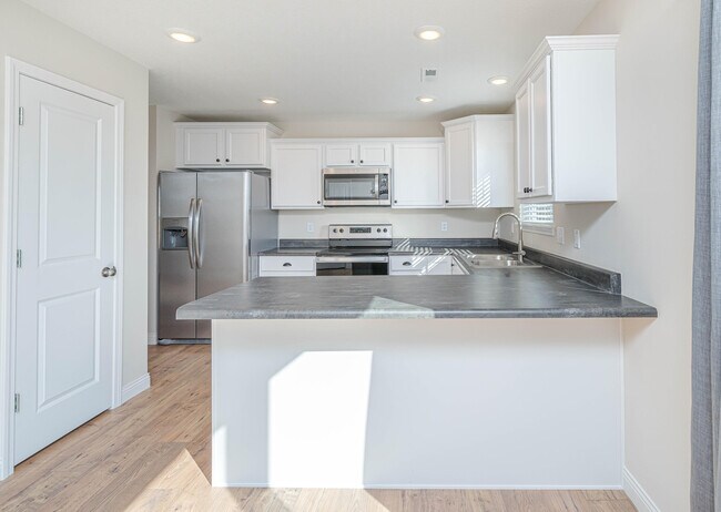 Building Photo - 720 Promenade Dr