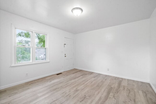 Building Photo - 1953 Batts Ln