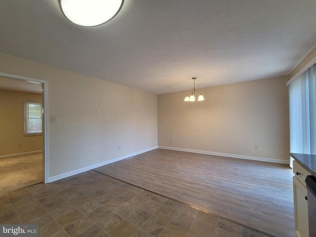 Building Photo - 111 Windcrest Cir