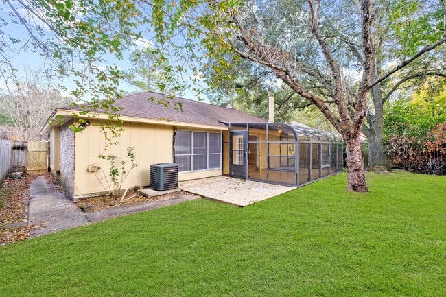 Building Photo - 10823 Fairstone Dr