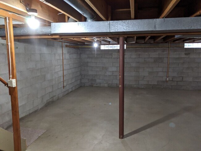 Building Photo - 850/852 Truax Boulevard