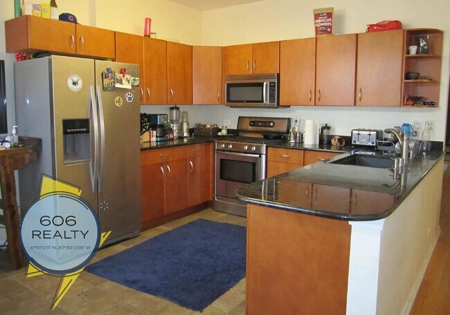 Building Photo - Beautiful, Single Family Townhome, Great L...