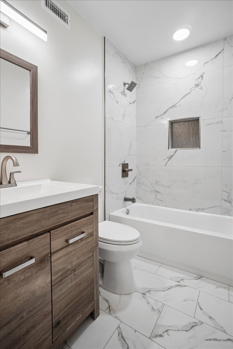 Building Photo - 329 16th St SE