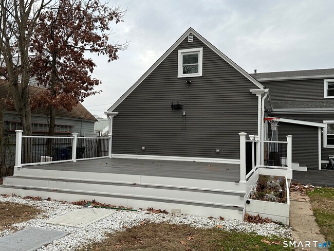 Building Photo - 70 Hawthorne St