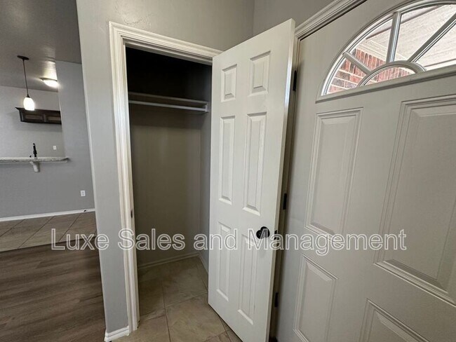 Building Photo - 1316 Garden Gate Dr