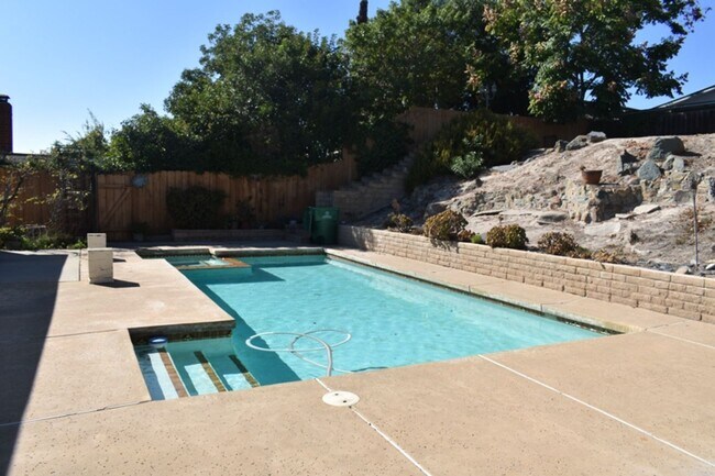 Building Photo - 3 bd 2 ba, House With Pool (San Carlos 92119)