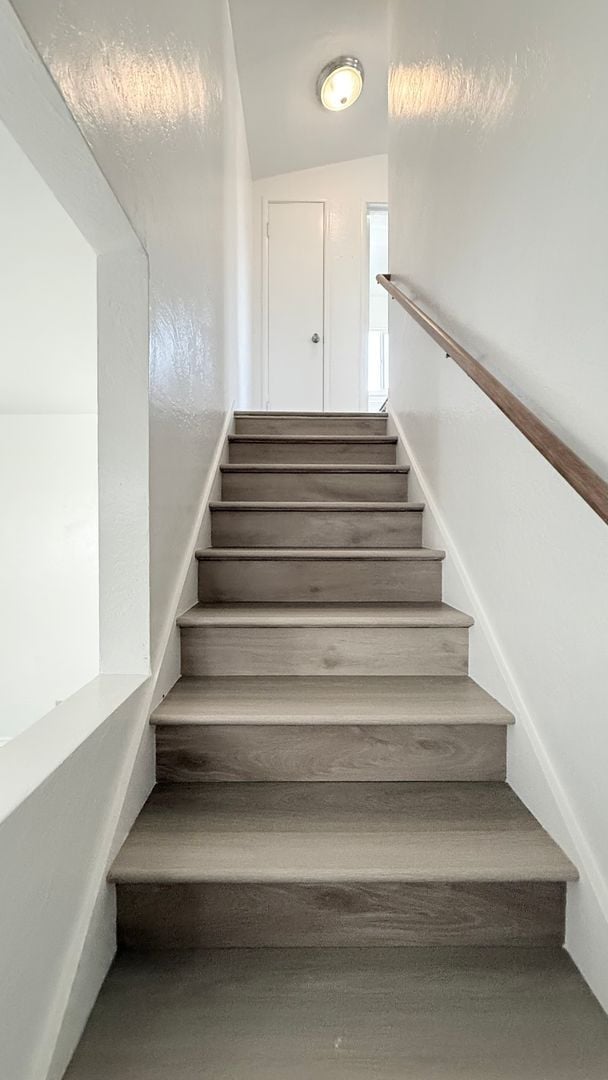 Building Photo - 922 Fargo Ave