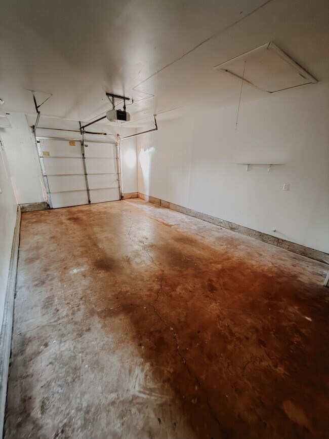Building Photo - 6336 N Hammond Ave